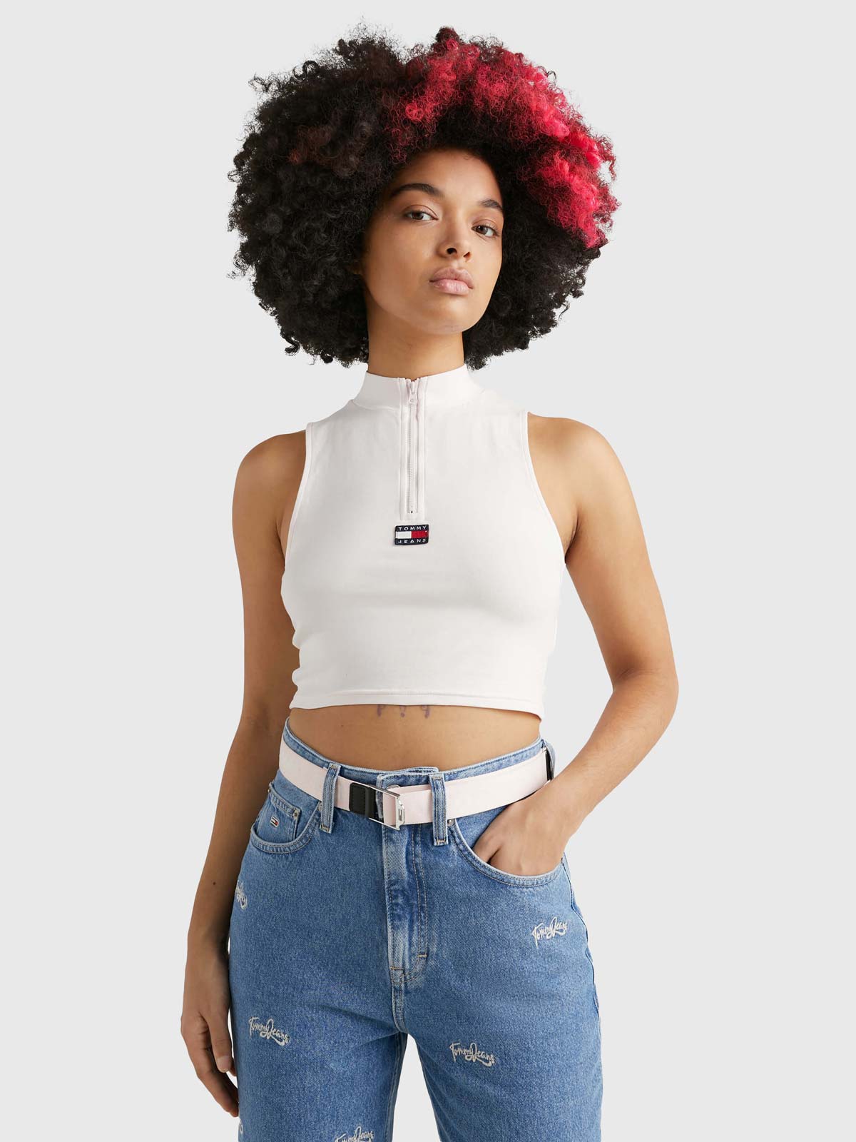 Playera cropped de cuello perkins sin mangas de mujer