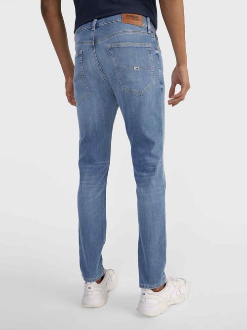 Jeans-skinny-con-logo-en-bolsillo-de-hombre