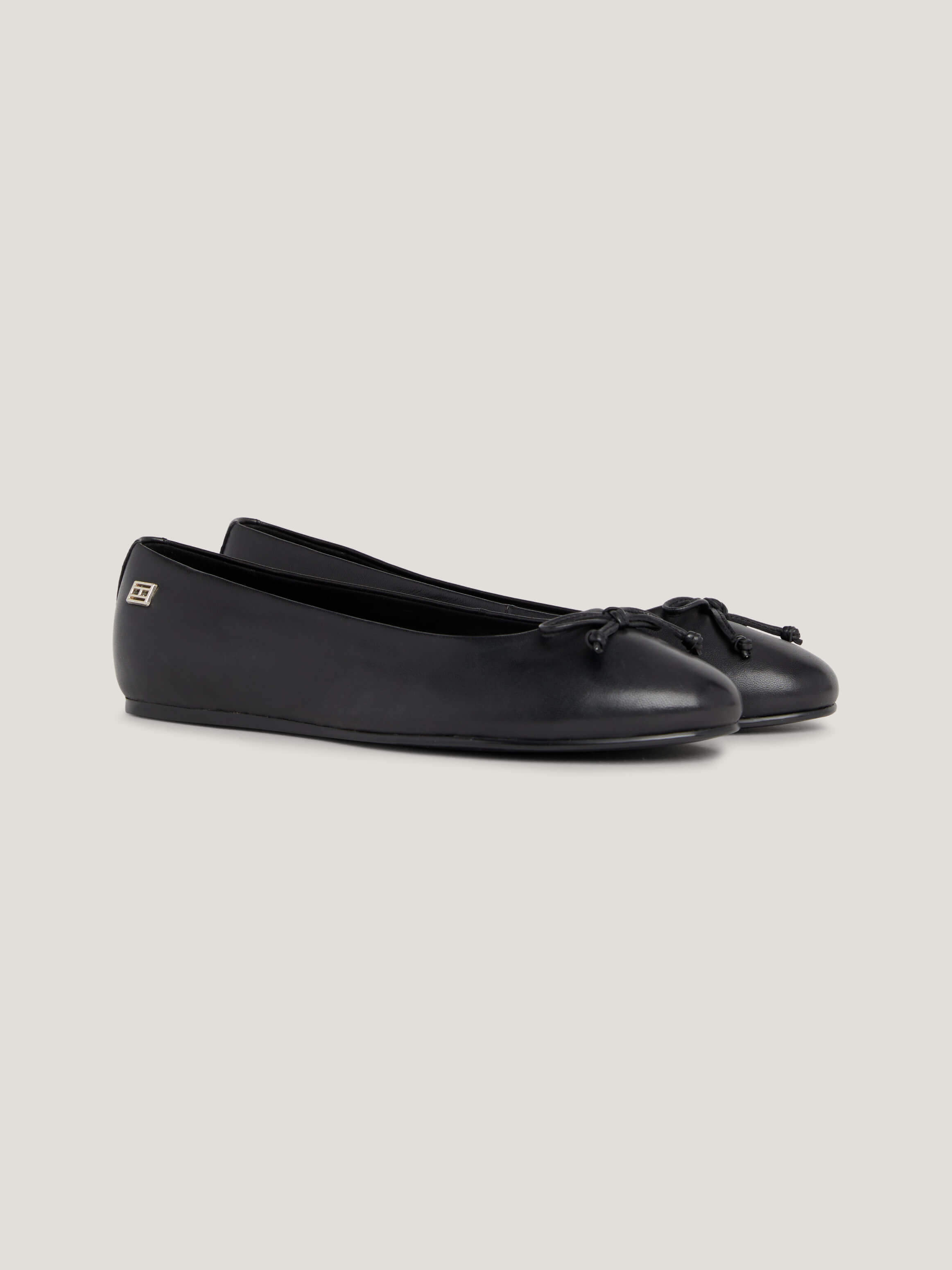 Flats Essential con insignia con logo de mujer