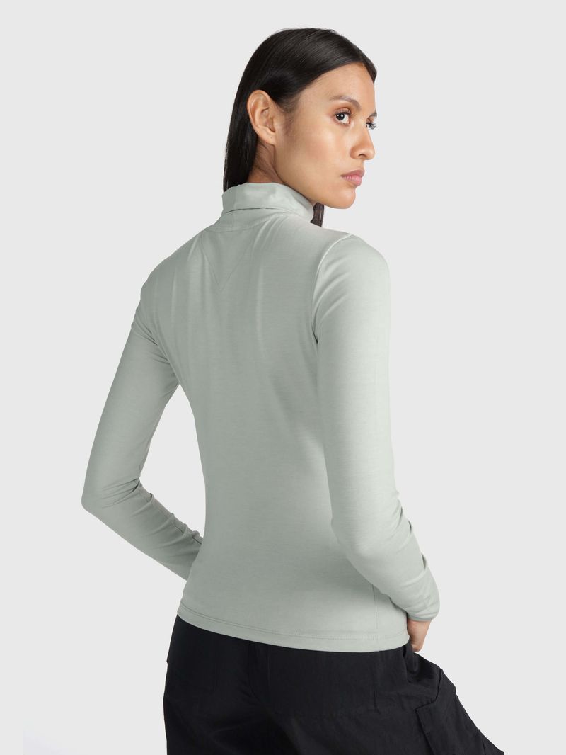 Playera slim de punto con cuello perkins de mujer