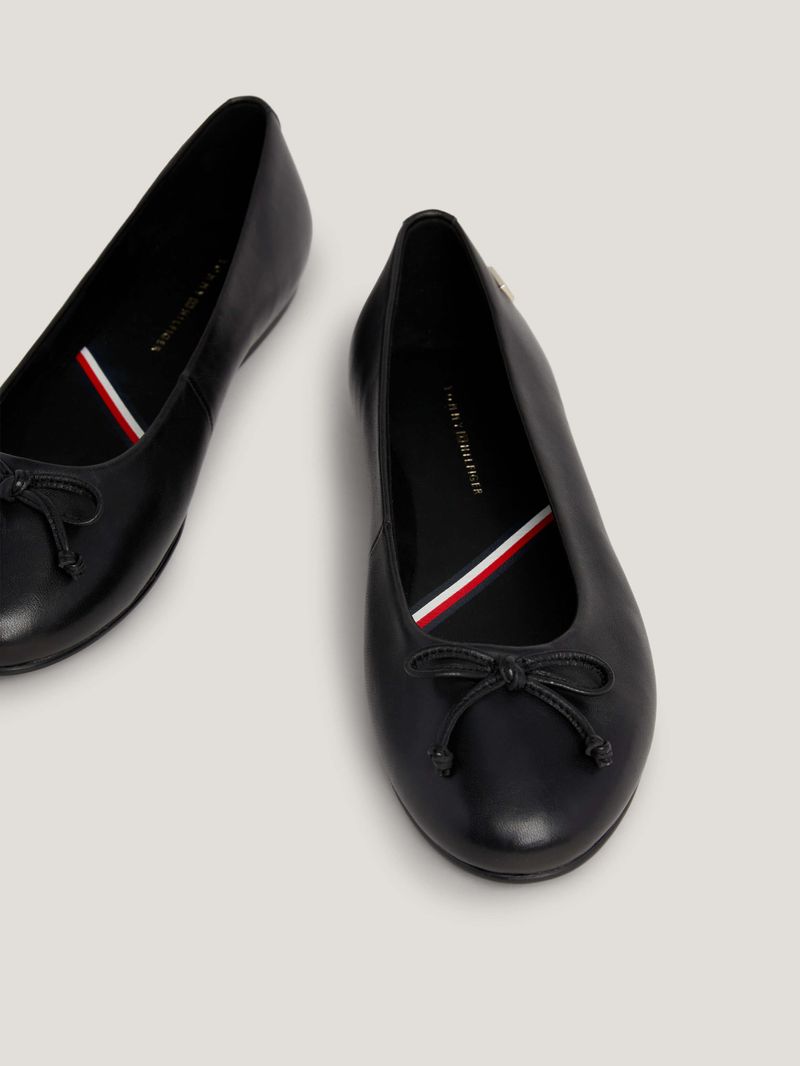 Flats Essential con insignia con logo de mujer