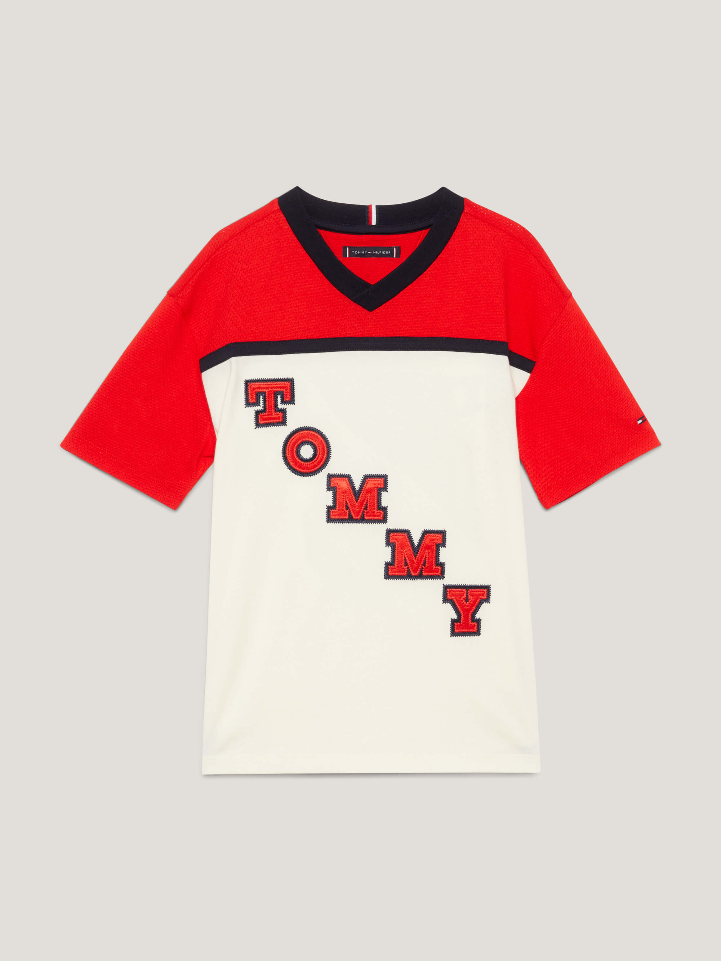 Playera con cuello de pico y logo de ni o Playeras Tommy MX