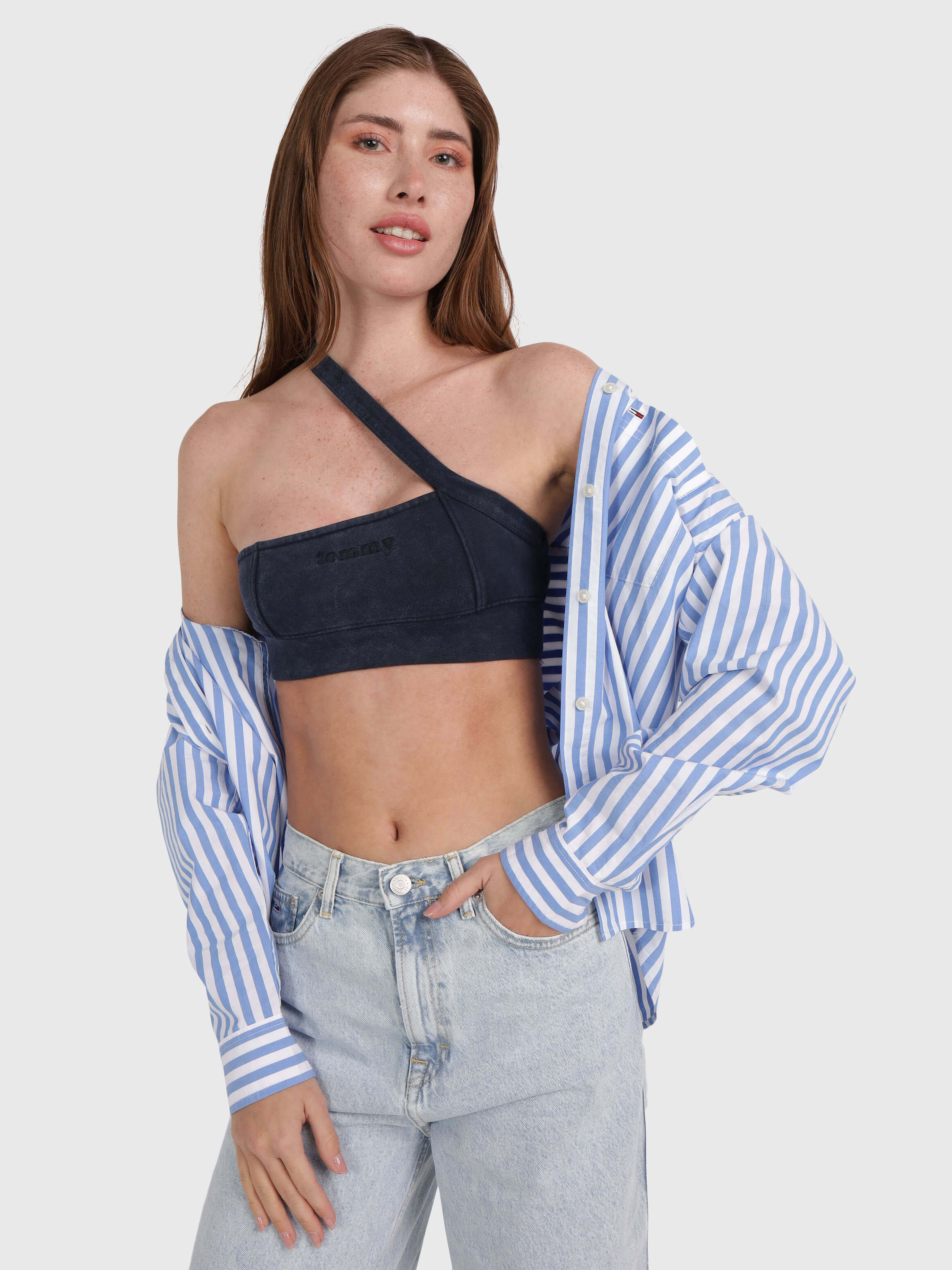 Top estilo bandeau con hombro asimétrico Tommy Jeans Collection de mujer