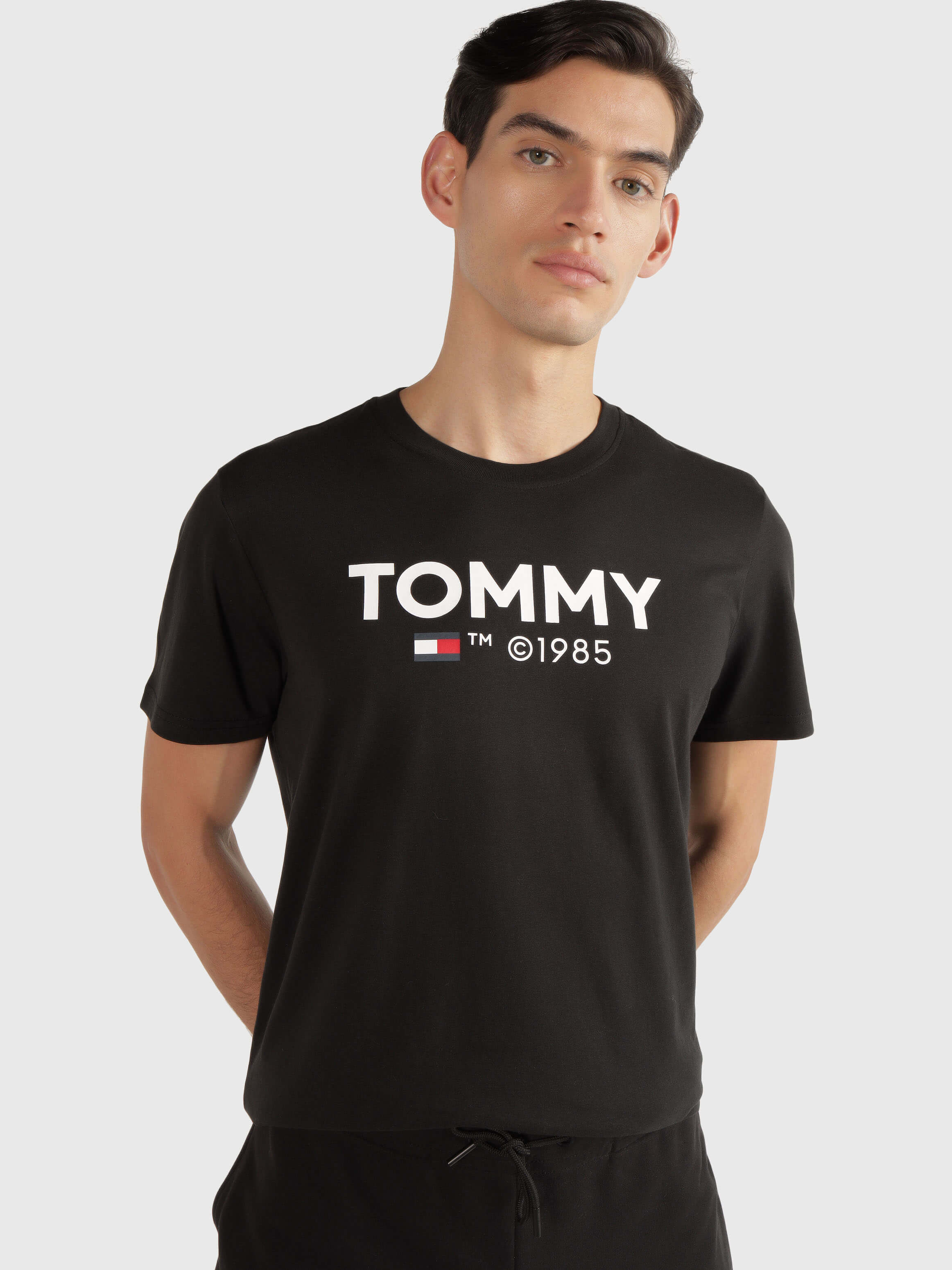 Playera discount tommy negra