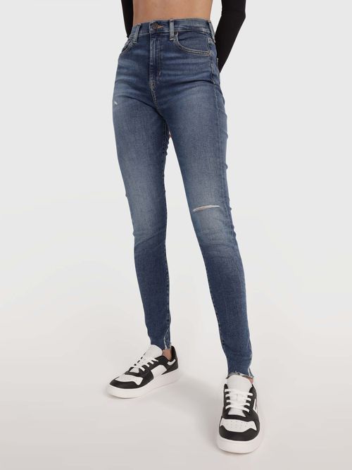 Jeans-Sylvia-con-acabado-deslavado-de-mujer