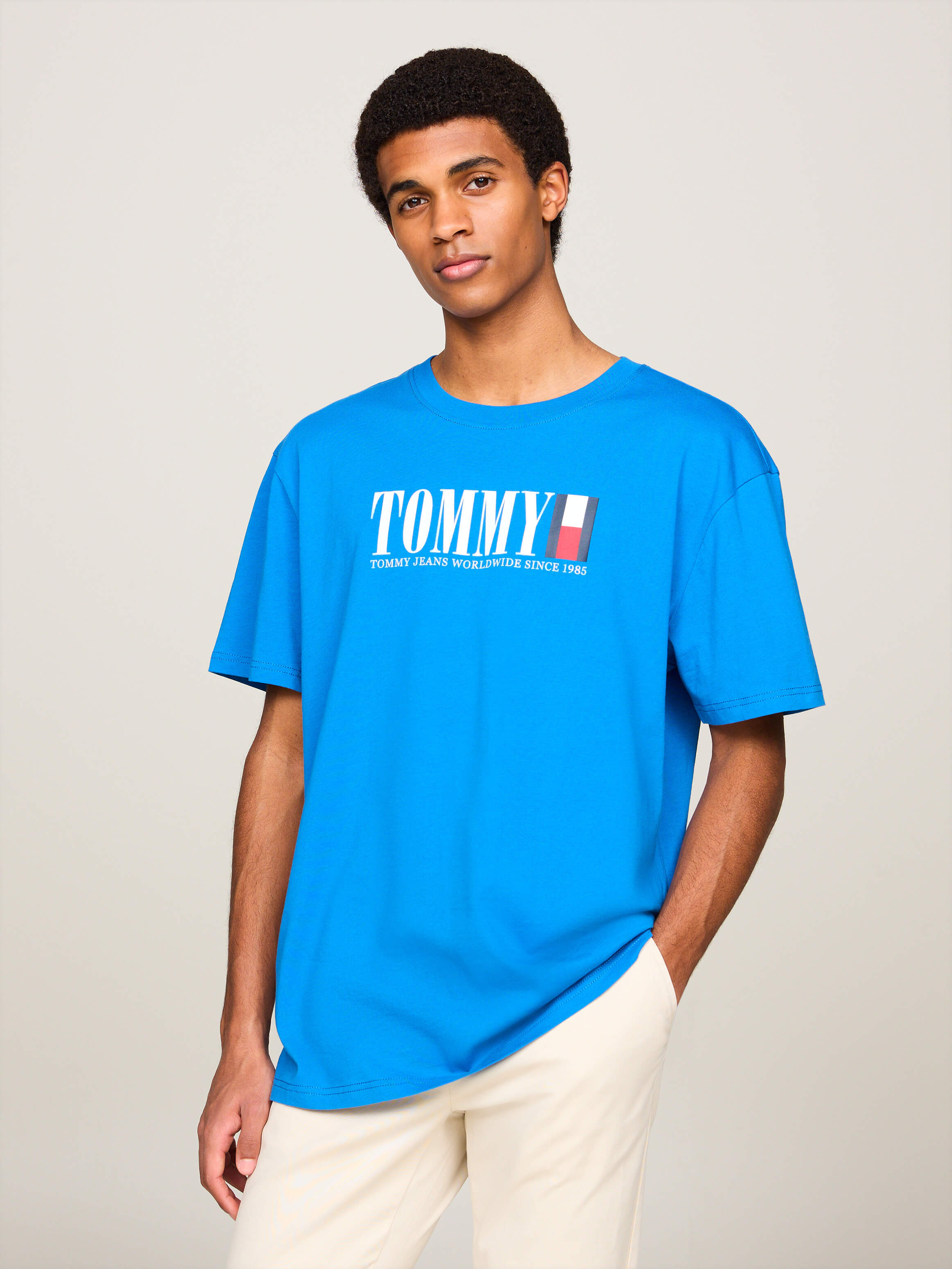 Playera de cuello redondo con logo de Tommy de hombre Tommy Jeans ...