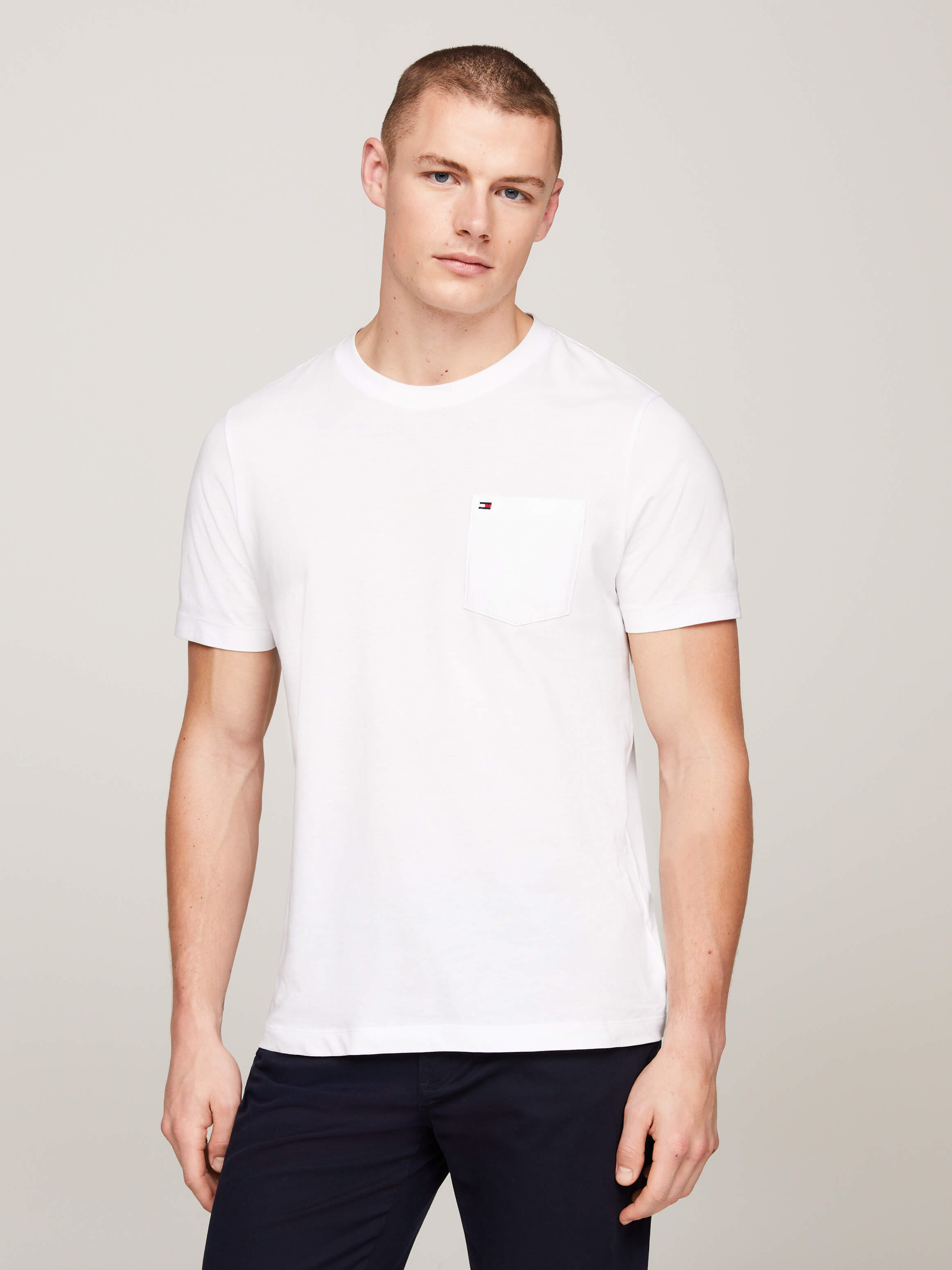 Playera blanca hombre cuello redondo online