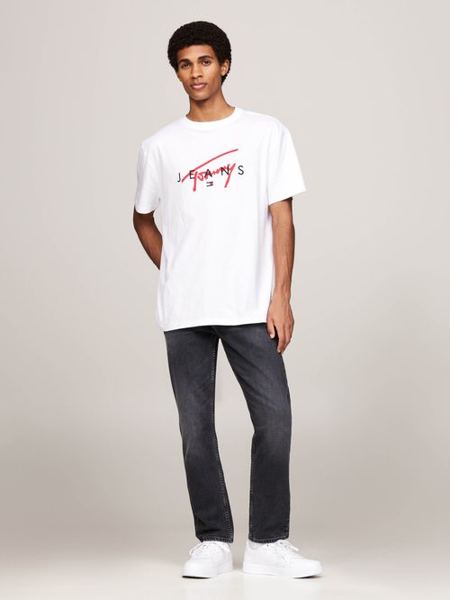 Playera-con-logo-con-la-firma-de-Tommy-de-hombre-Tommy-Jeans