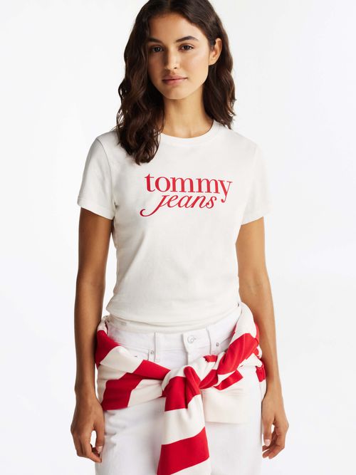 Playera-de-corte-slim-con-logo-de-mujer-Tommy-Jeans-DW0DW19447-YBL