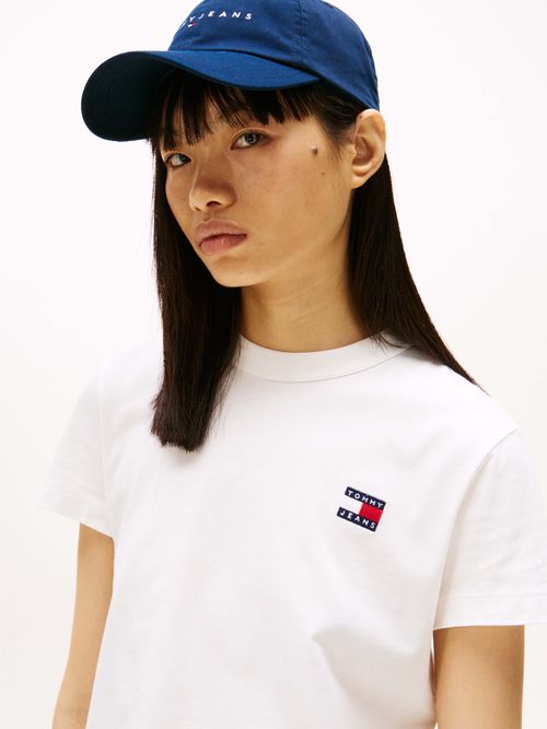 Playera-de-cuello-redondo-con-parche-de-mujer-Tommy-Jeans-DW0DW20153-YBL